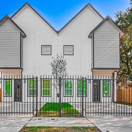 Gated 6Br Duplex Near Med Ctrl, Nrg, Downtown & Major Attractions Villa
